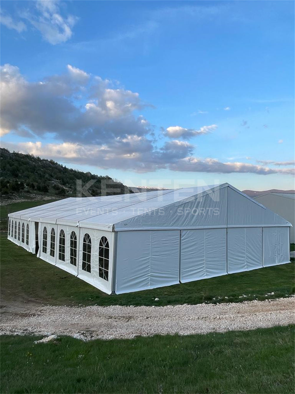 structure tent restaurant
