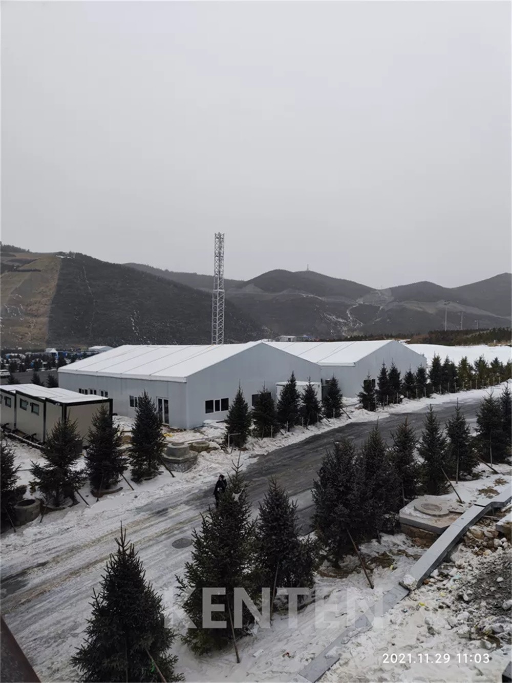 Luxury large winter cold weather house army warehouse tents