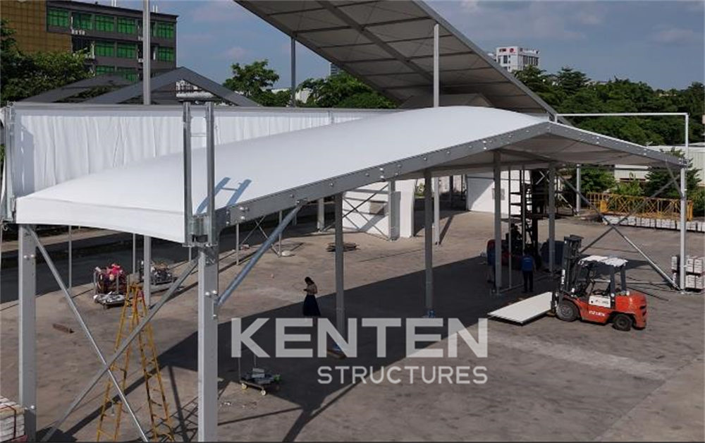 Inflatable thermal roof structure