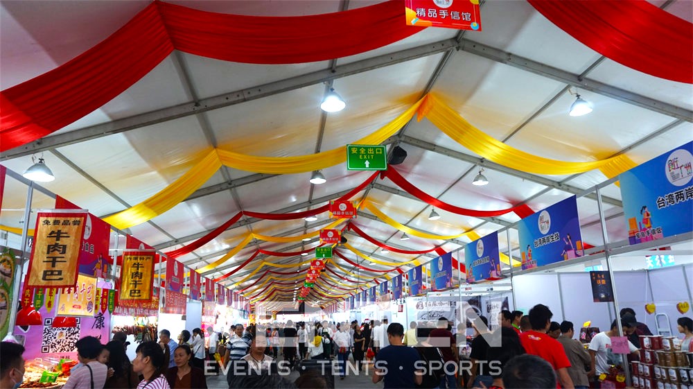 Outdoor exhibitions began to use tents as venues